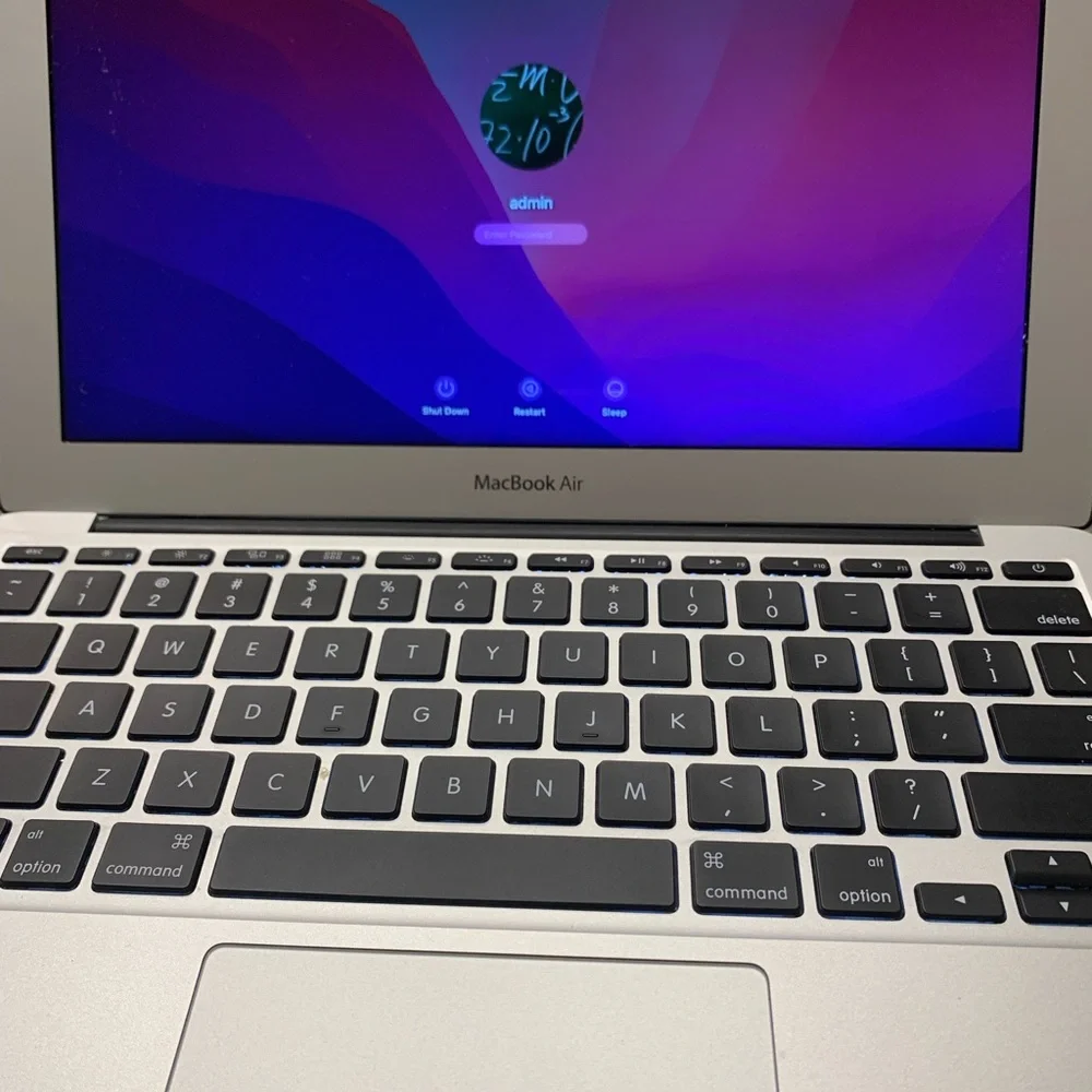 Apple MacBook Air - Sleek Silver Design